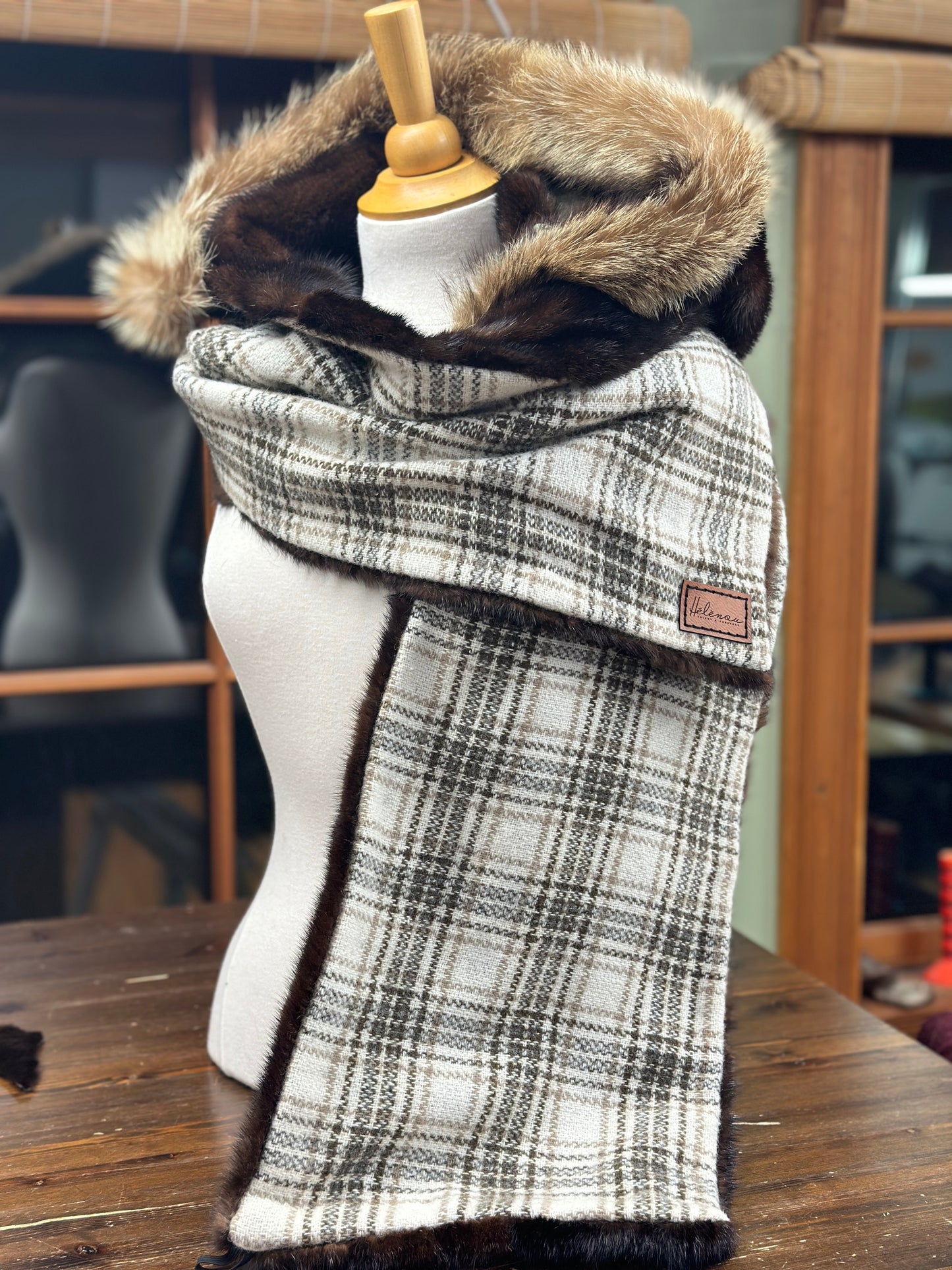 Foulard à capuchon amovible et réversible