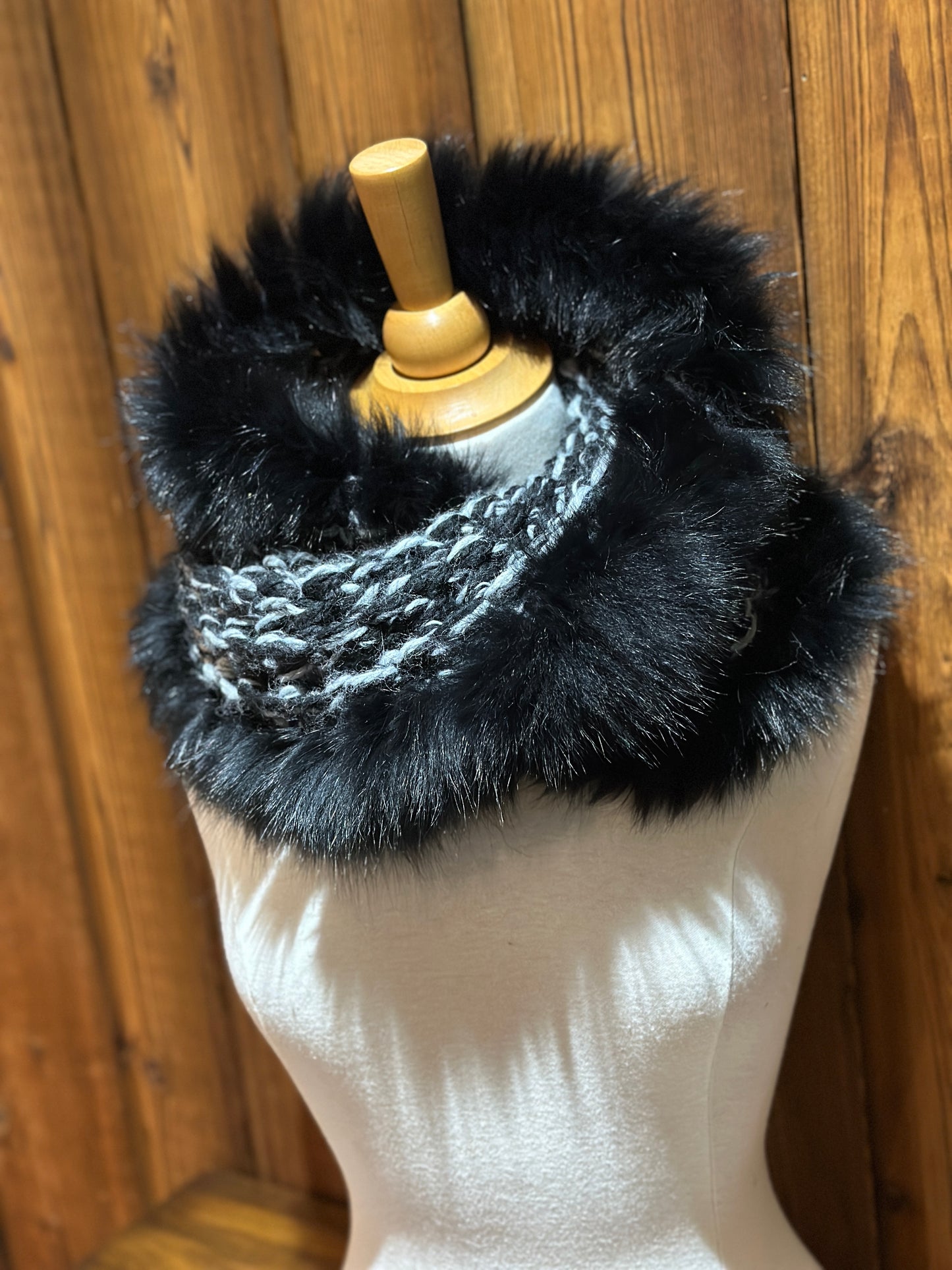 Foulard avec fourrure recyclée - Noir et gris