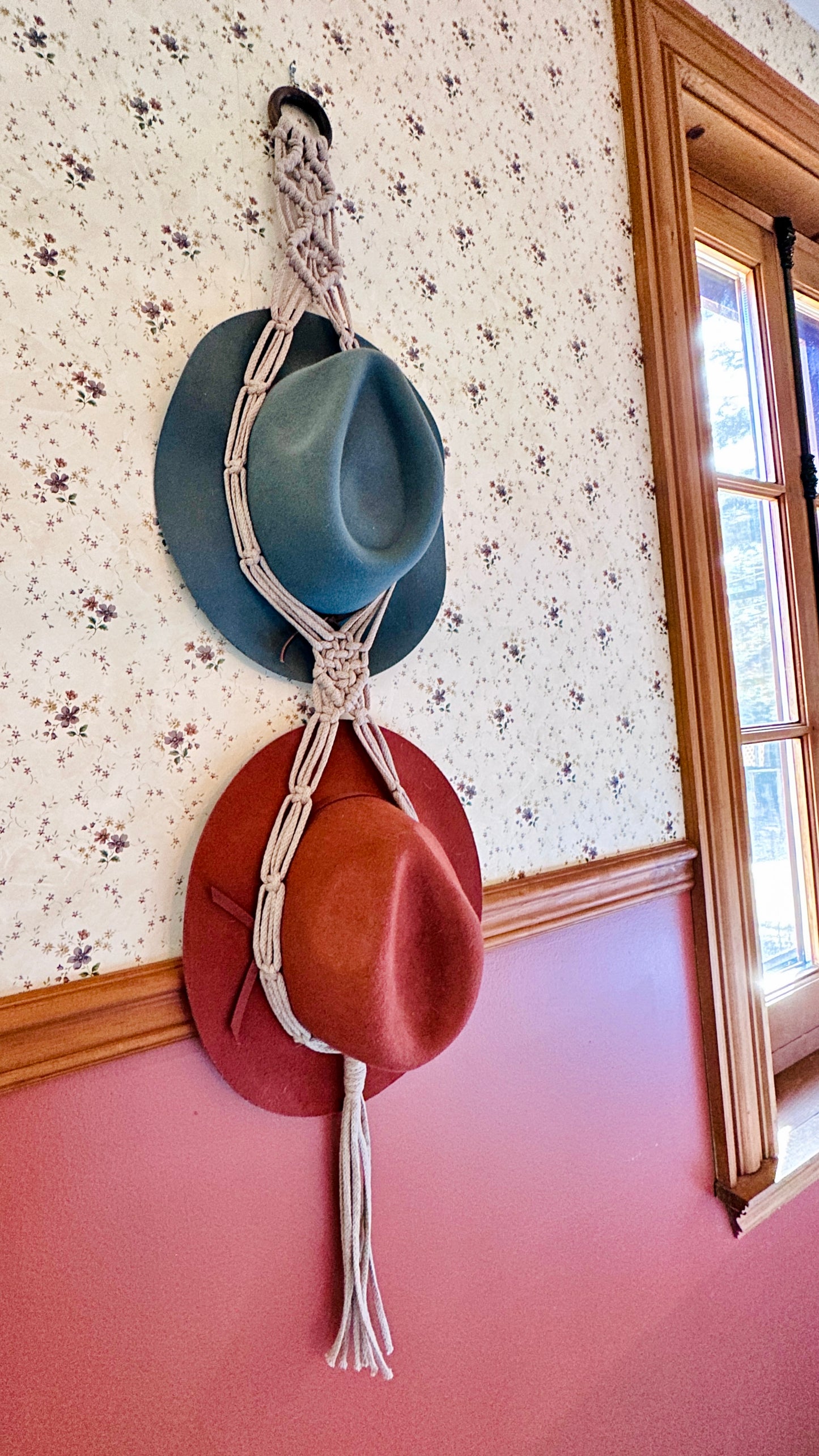 Support double à chapeau en macramé taupe