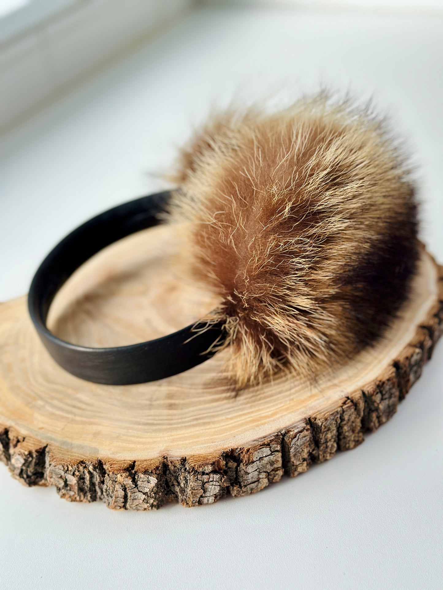 Cache-oreilles en fourrure recyclée, chat sauvage brun