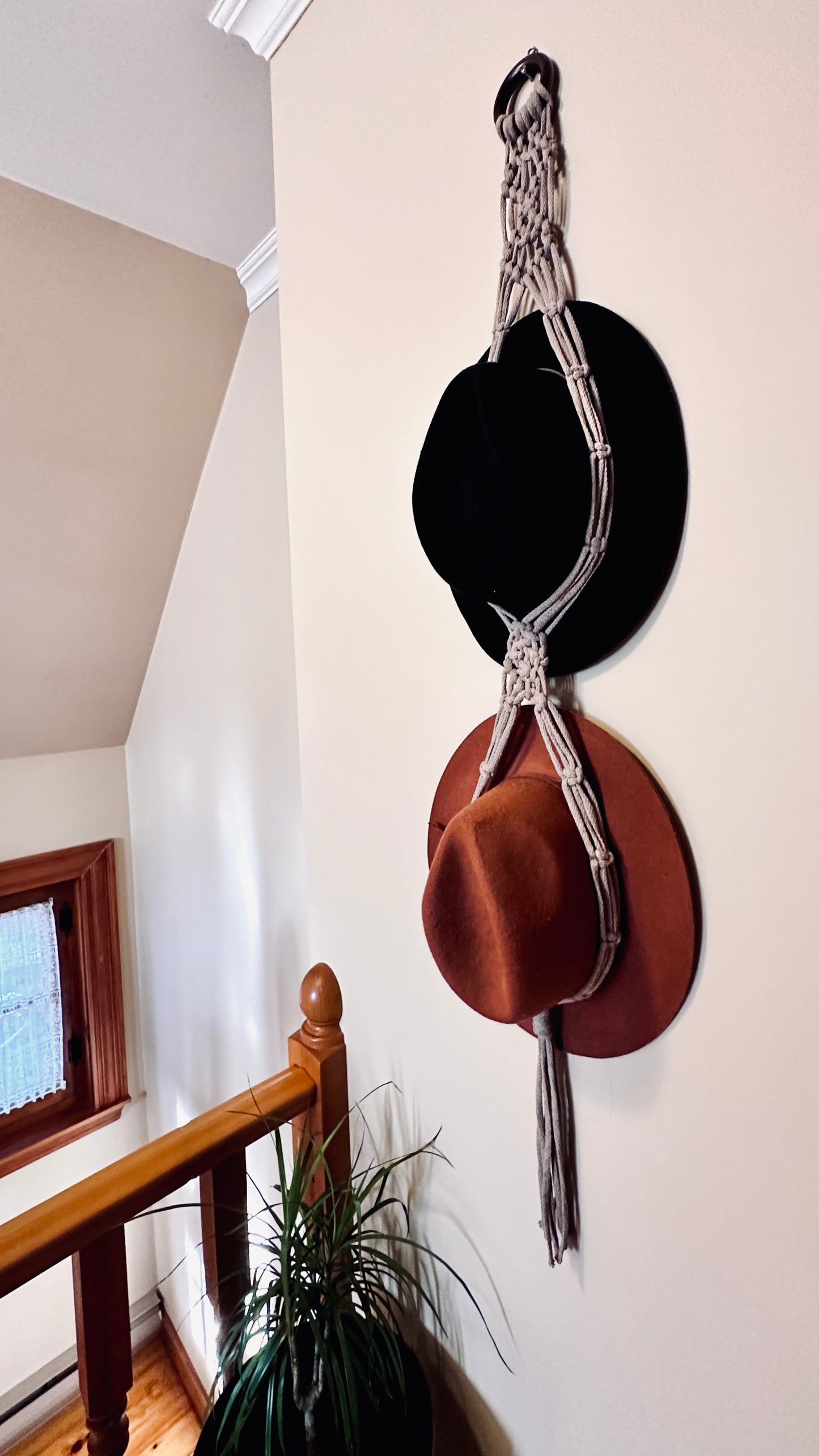 Support double à chapeau en macramé taupe