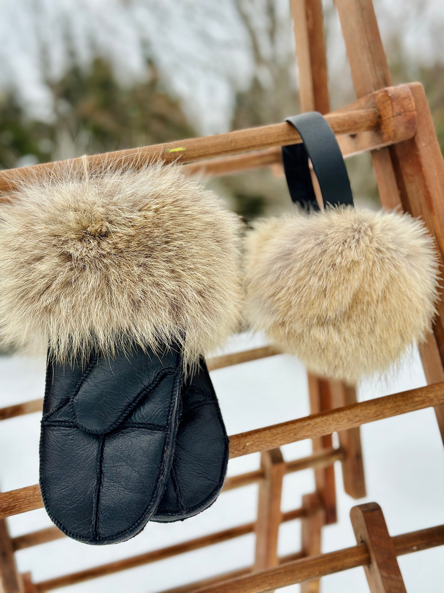 Cache-oreilles en fourrure recyclée, Coyote