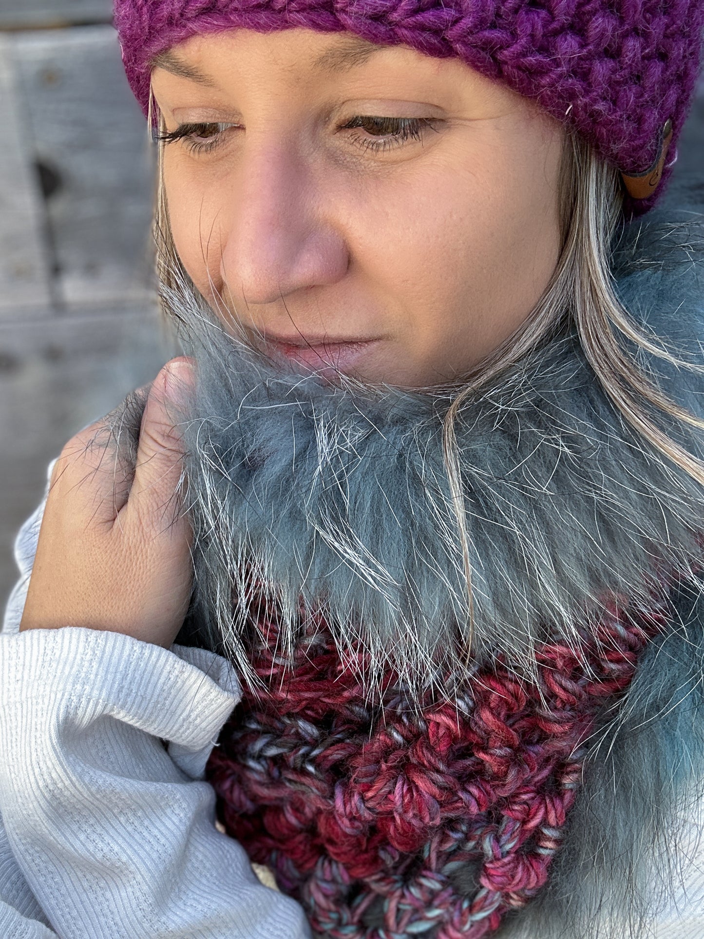 Ensemble tuque à pompon et foulard avec fourrure