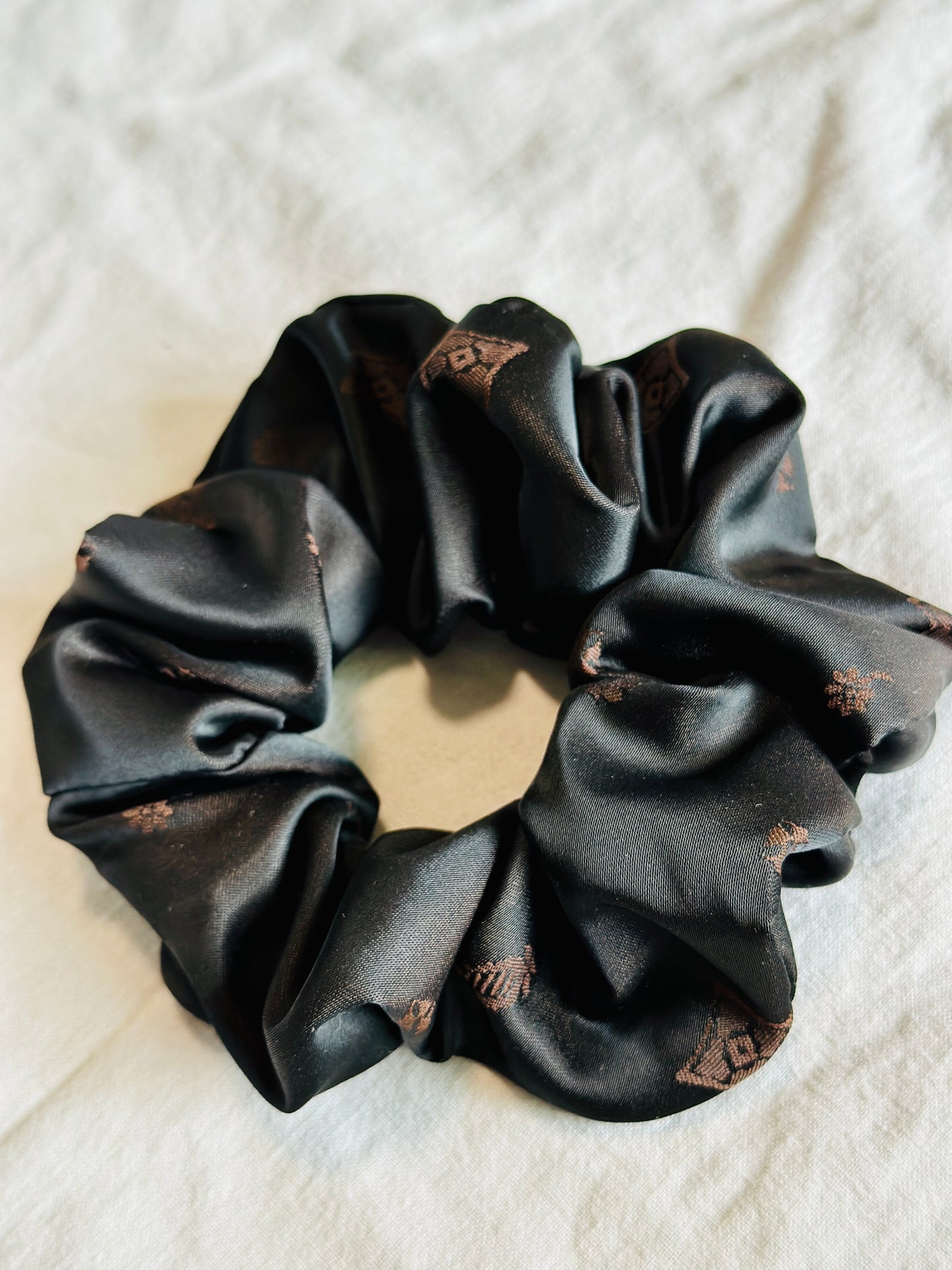 chouchou pour cheveux en satin / Satin Hair Scrunchies