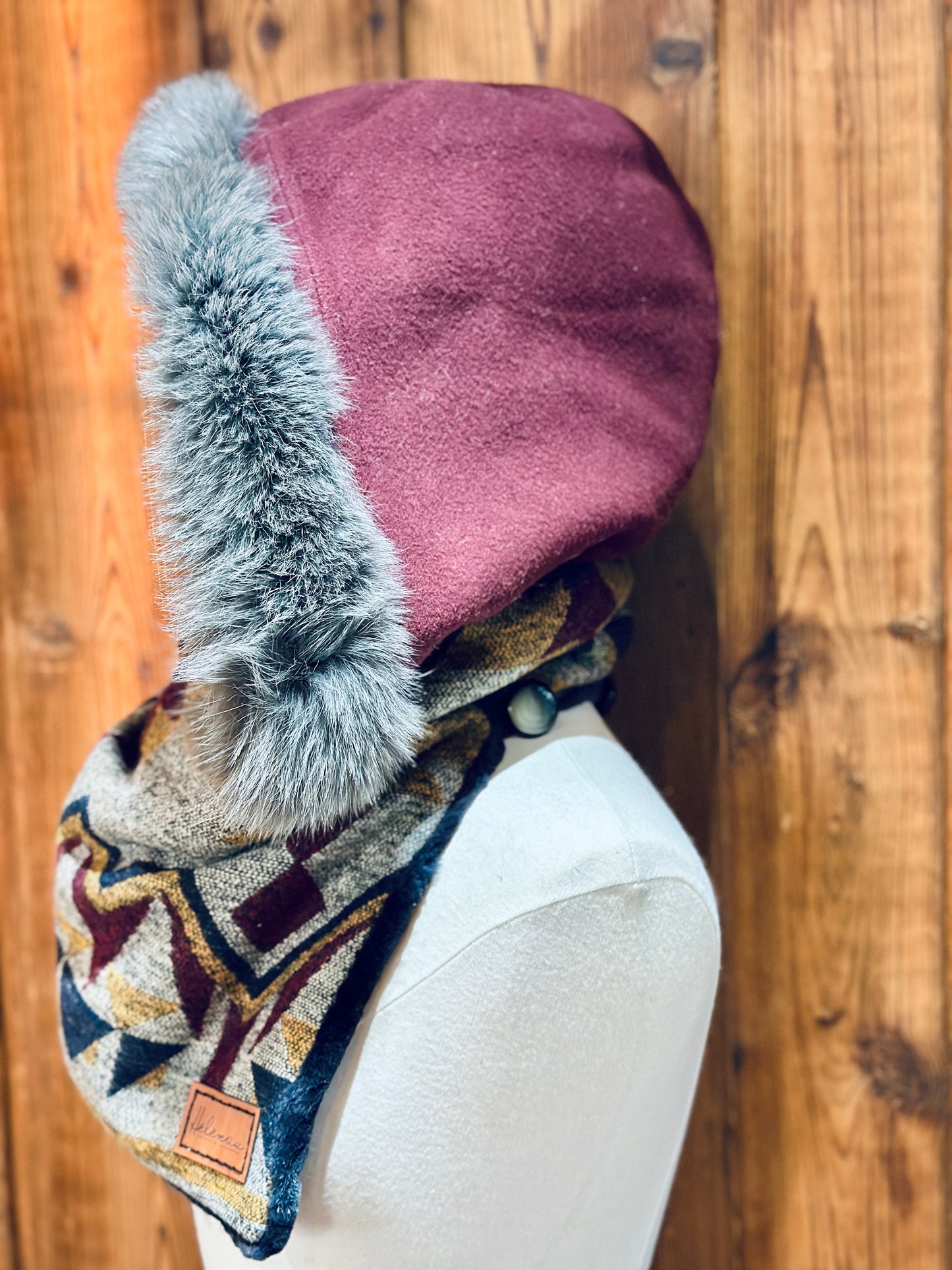 Foulard à capuchon amovible et réversible
