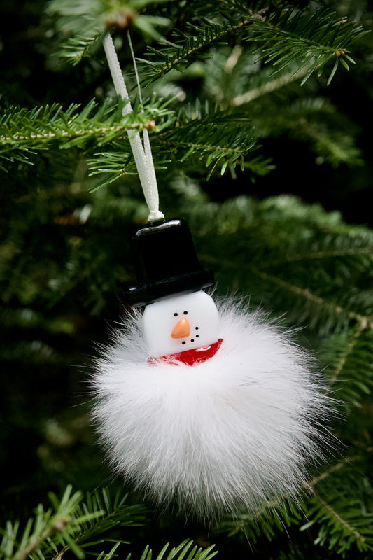 Ornement fait à la main unique en verre fusion et fourrure recyclé, bonhomme de neige, idée de cadeaux original