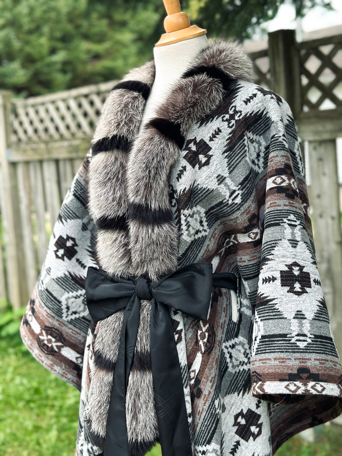 Châle couverture avec fourrure recyclée - Gris