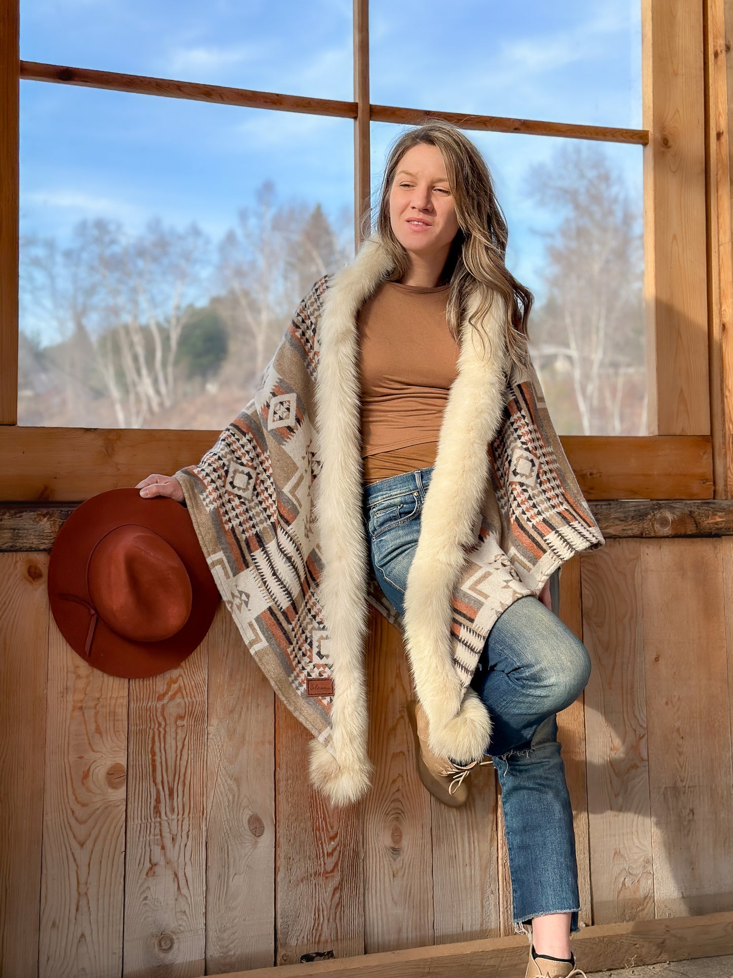 Shawl with fur