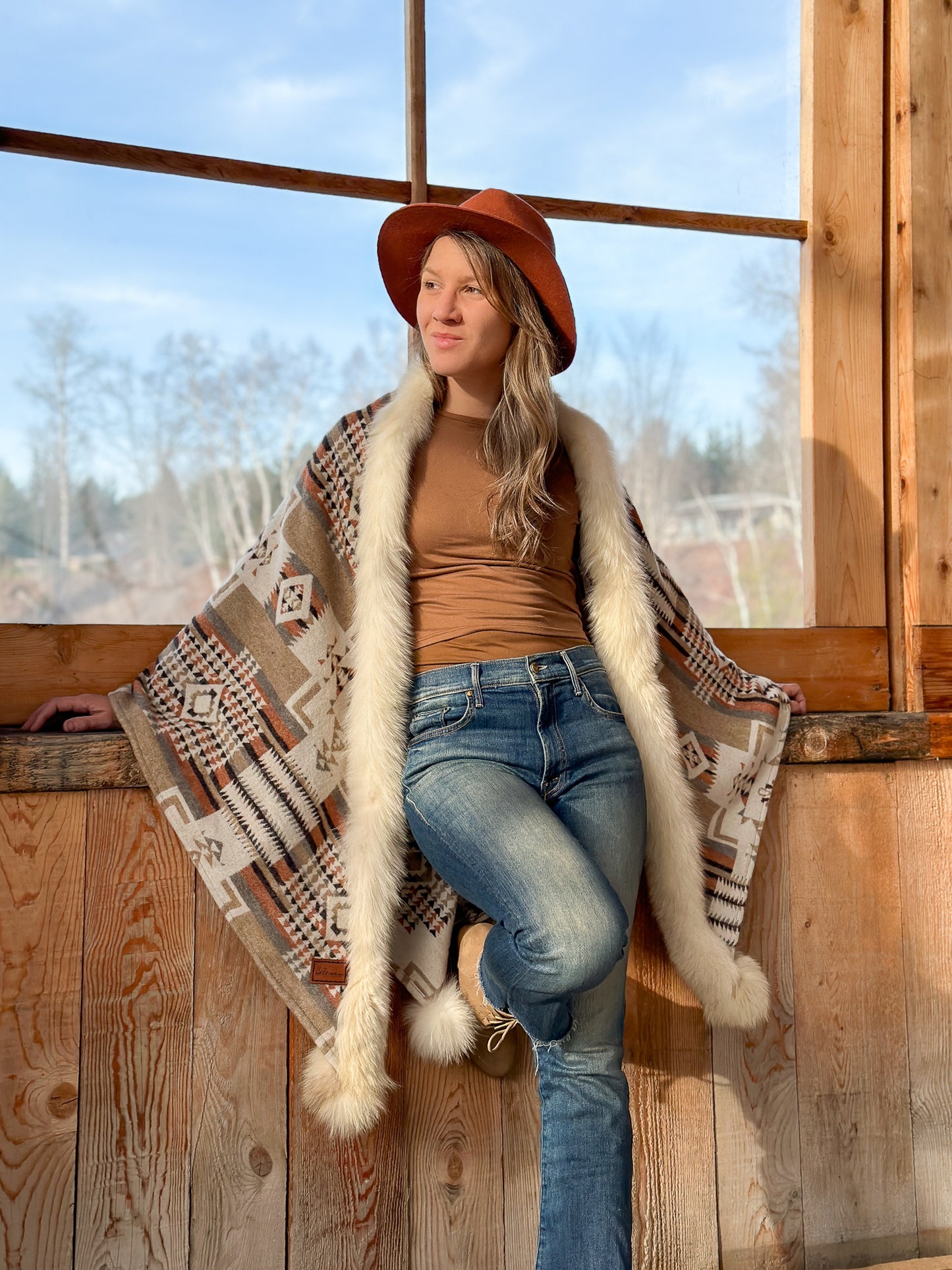 Shawl with fur