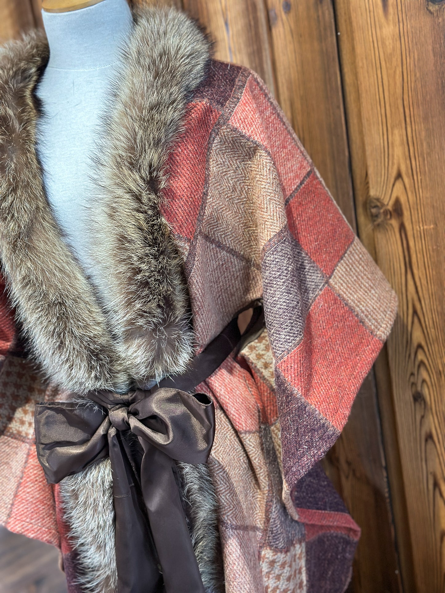 Châle-couverture avec fourrure recyclée