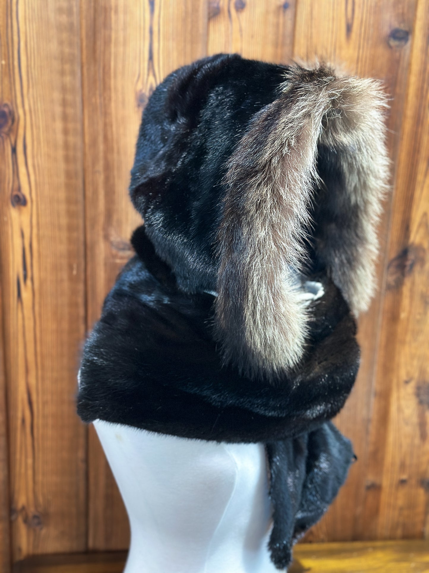 Foulard à capuchon amovible et réversible