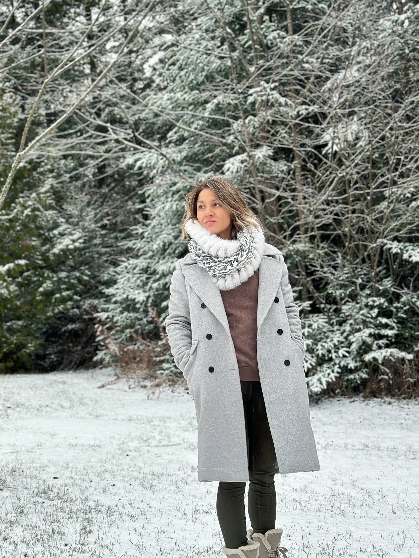 Foulard gris et crème avec fourrure recyclée Renard