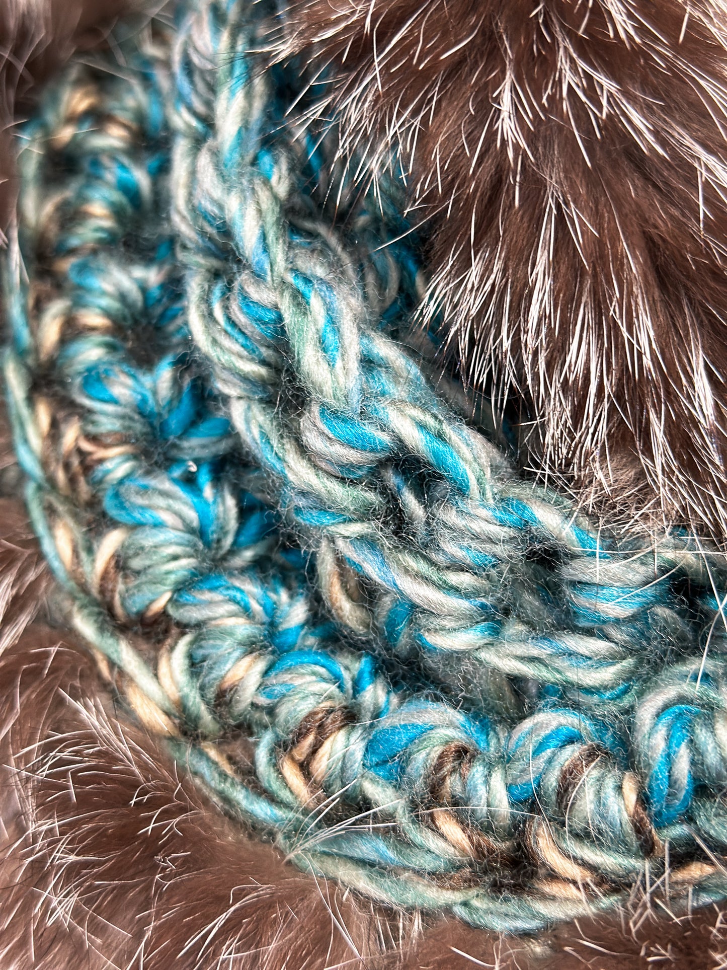 Foulard Turquoise et gris avec fourrure recyclée