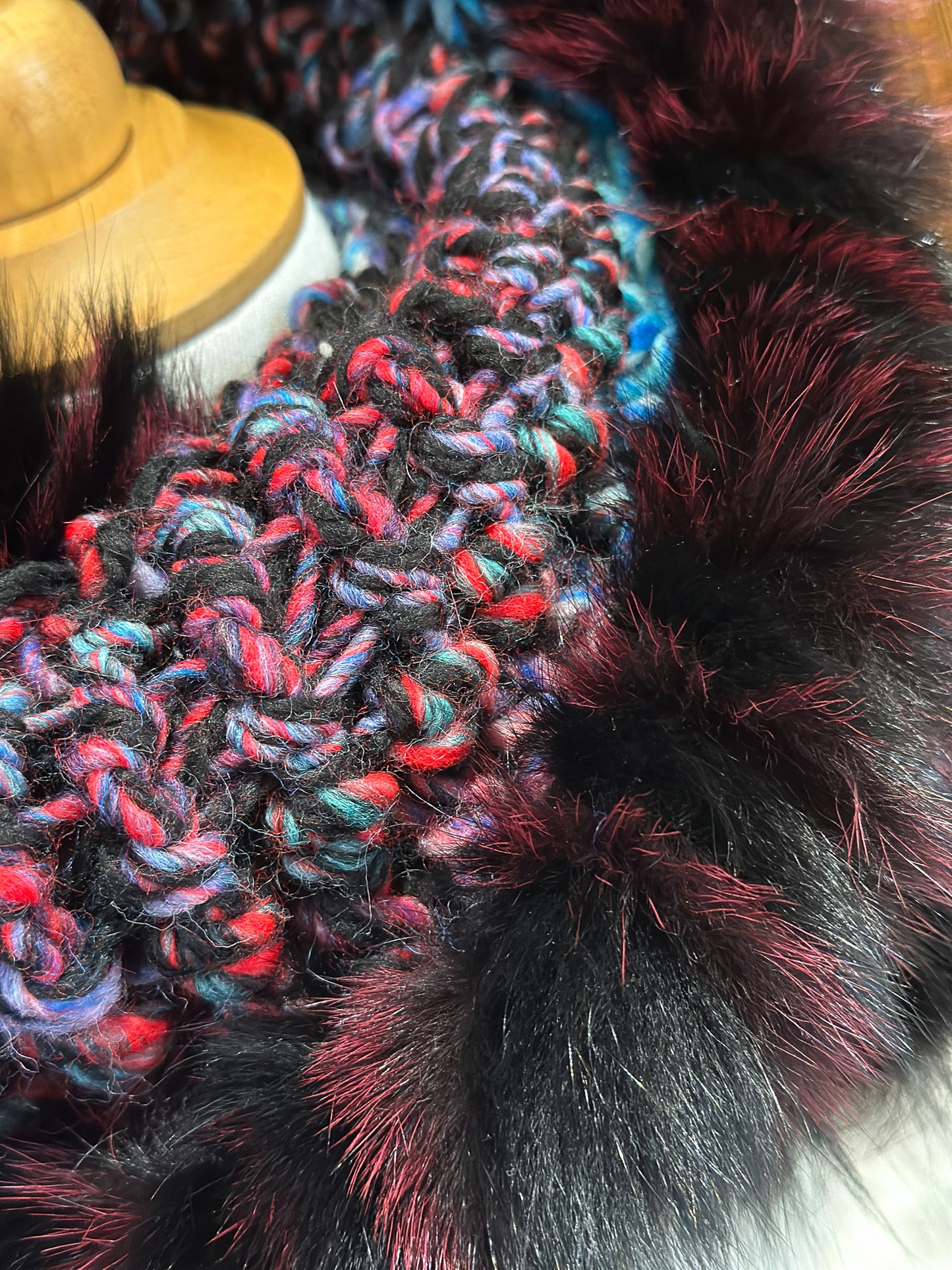 Ensemble Foulard et mitaines Mérinos avec fourrure recyclée - Renard et Coyote