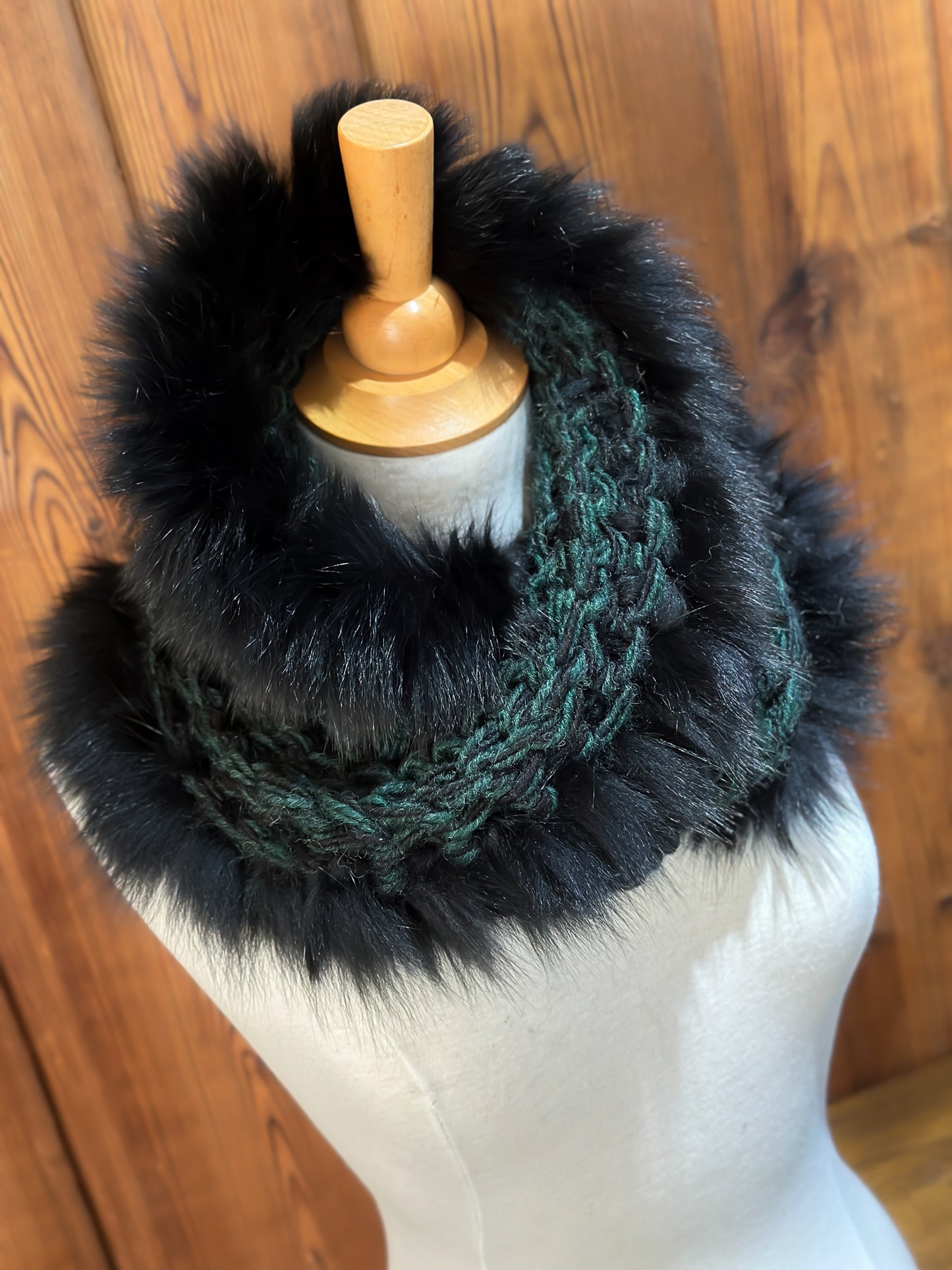 Foulard Vert et Noir avec fourrure recyclée - Renard