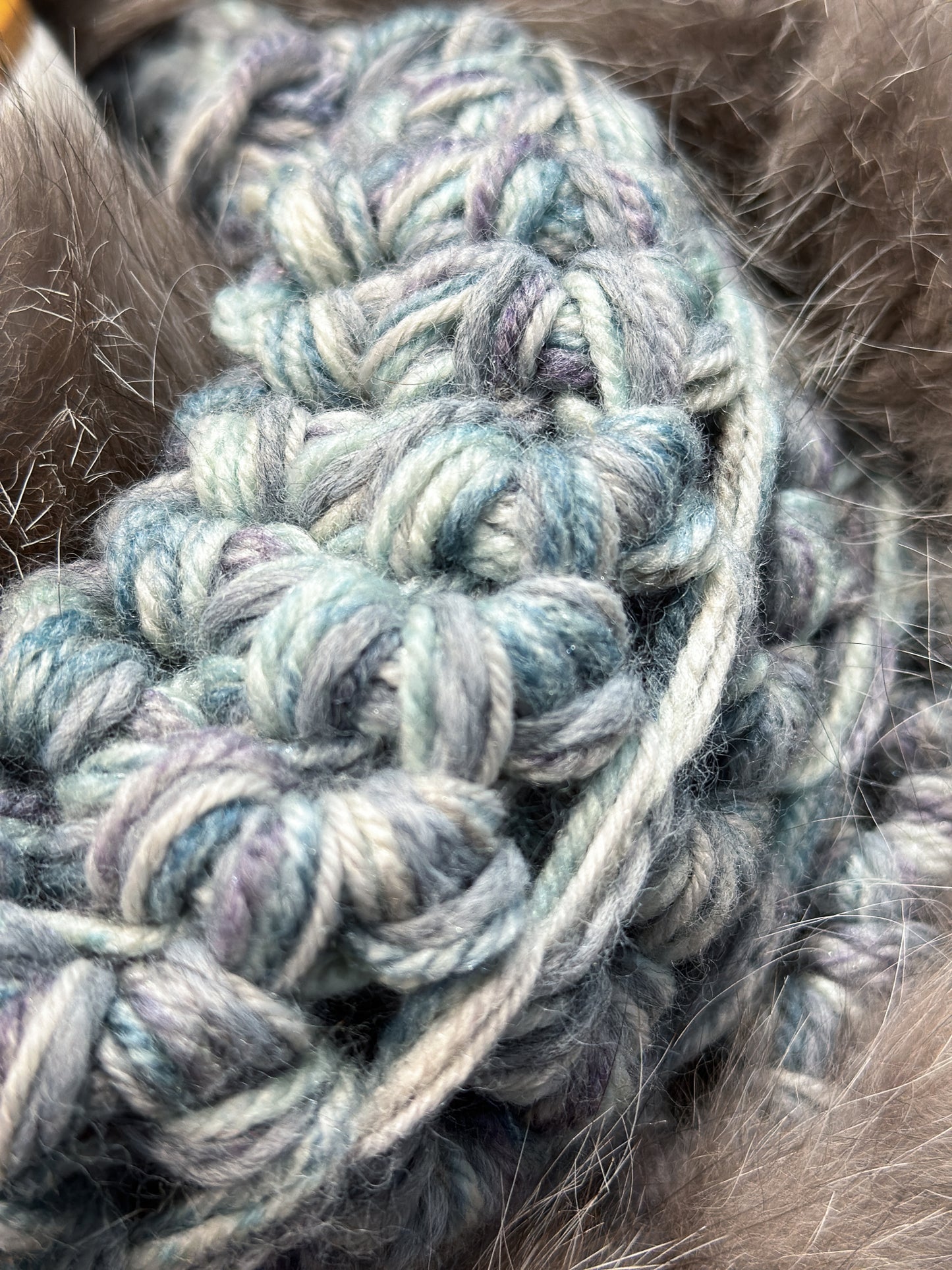 Foulard Gris et Mauve avec fourrure recyclée