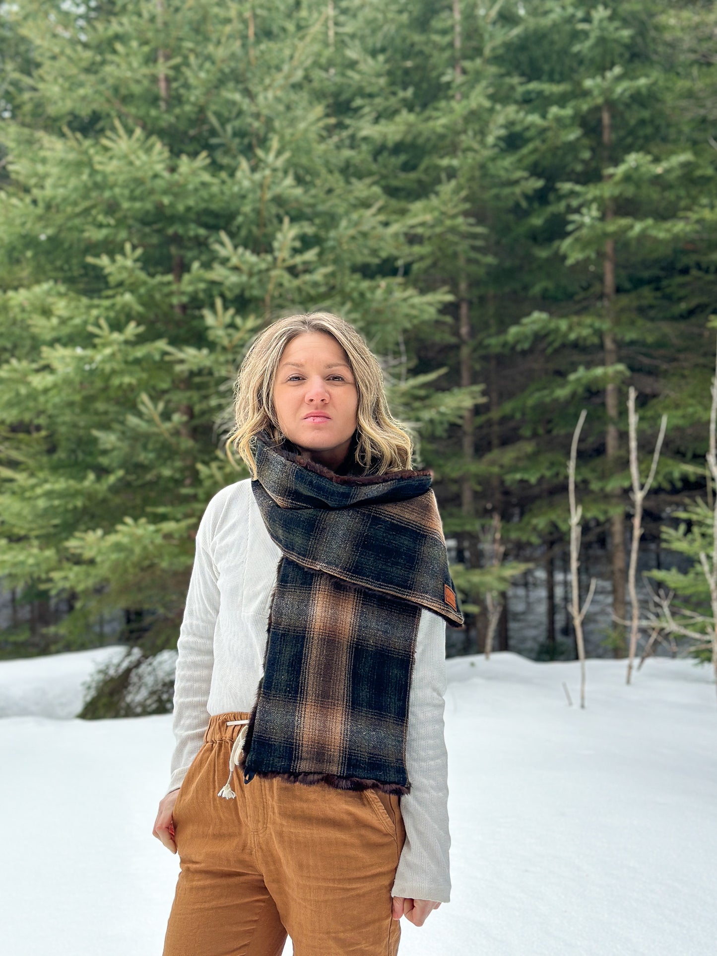 Foulard à capuchon amovible et réversible