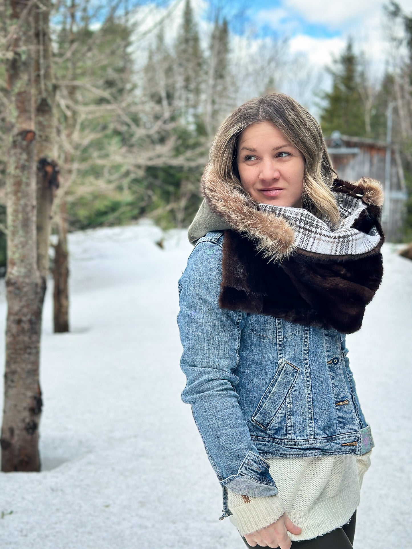 Foulard à capuchon amovible et réversible