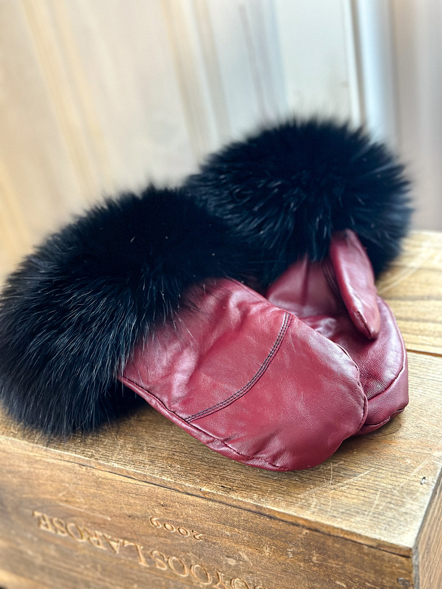 Mitaines en cuir rouge avec fourrure recyclée