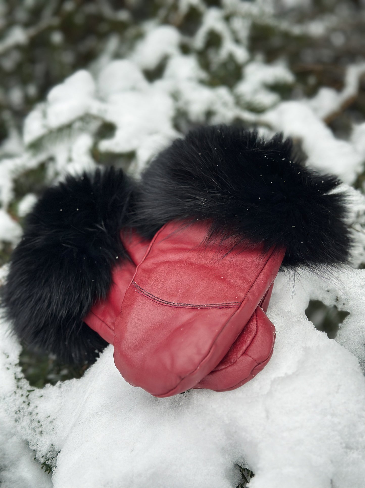 Mitaines en cuir rouge avec fourrure recyclée