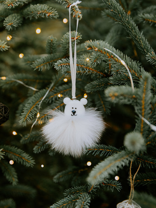 Petit ours polaire rigolo avec pompon de fourrure pour décorer votre sapin de Noël, décoration unique pour un temps des fêtes 