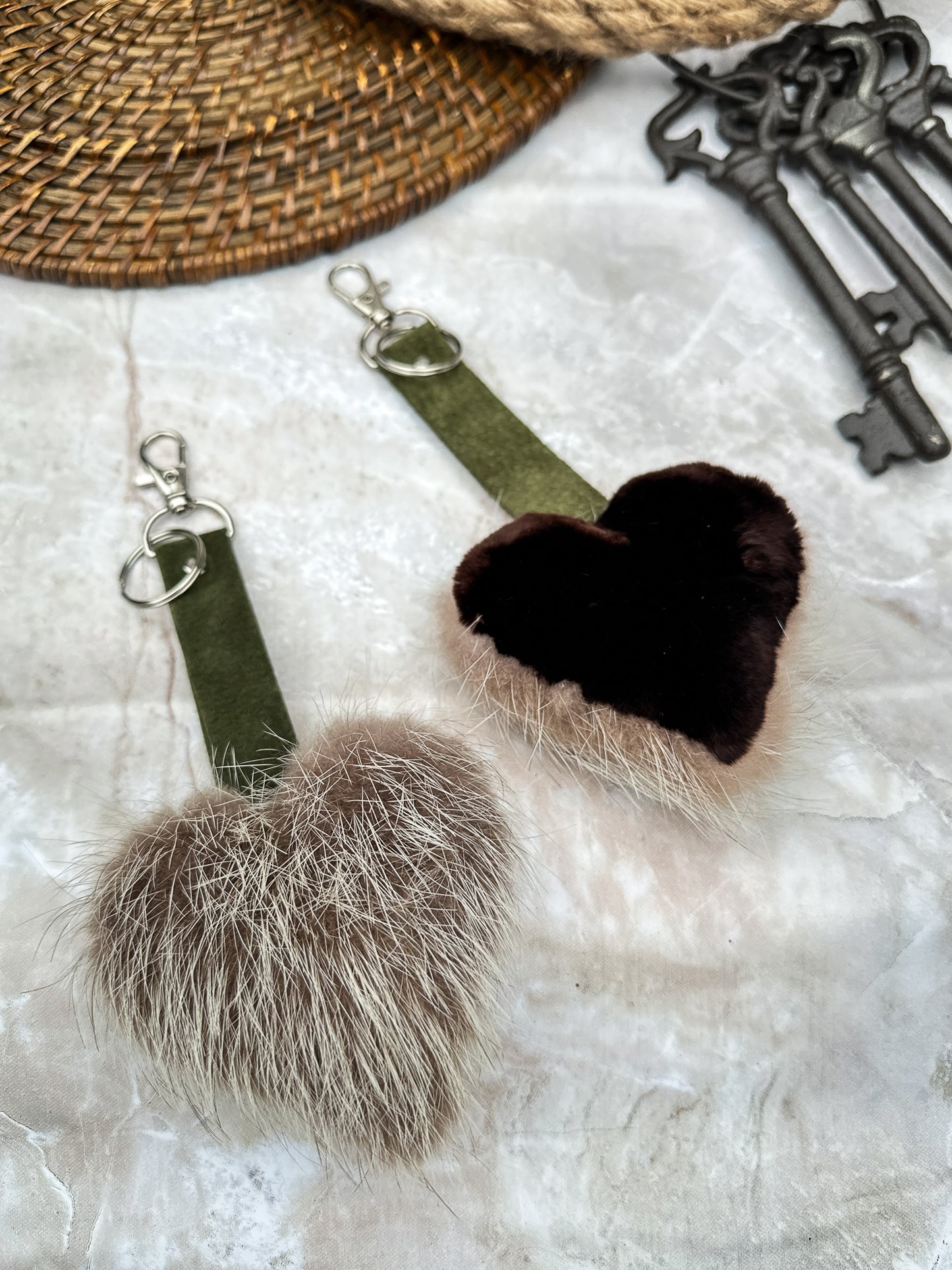 Porte clés en fourrure recyclée « p’tit coeur » Réversible