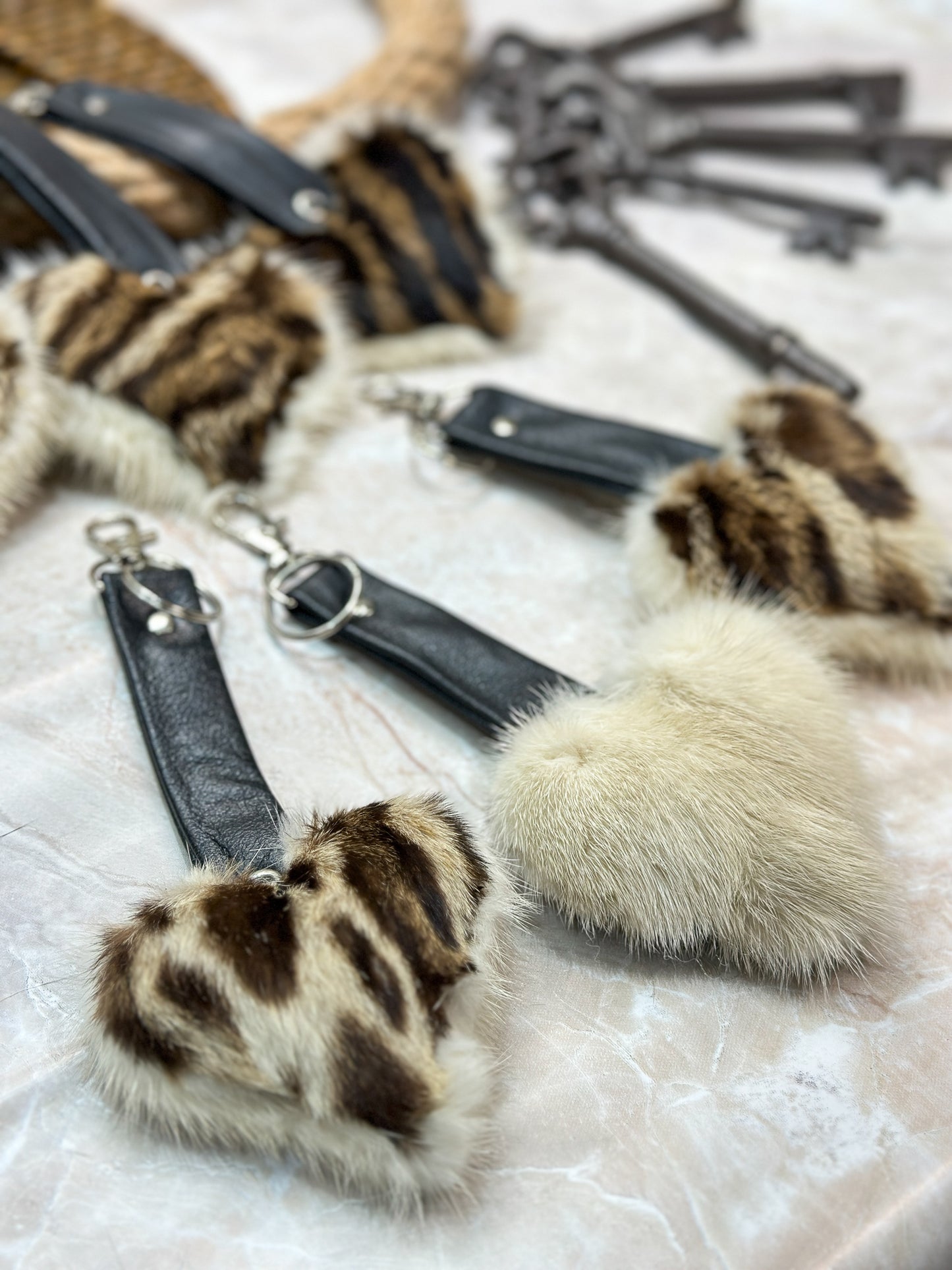 Porte clés en fourrure recyclée « p’tit coeur » Réversible