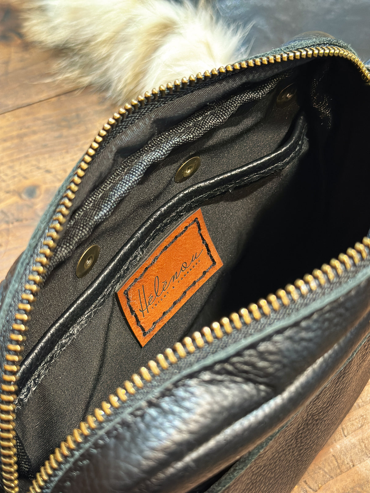 Sac à main avec rabat amovible fourrure - Noir