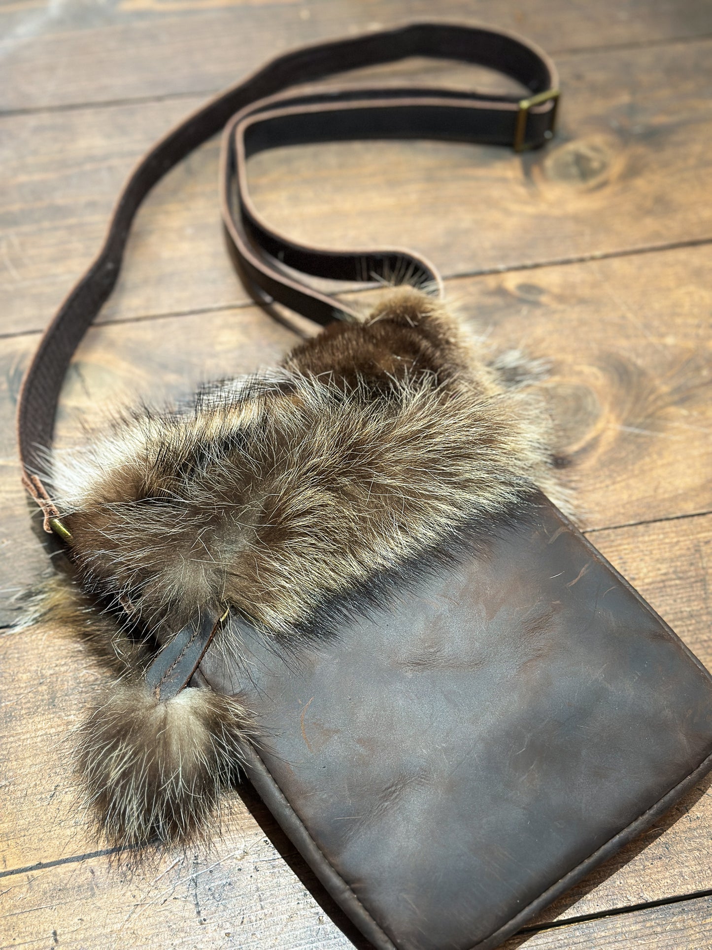 Sac à main avec rabat fourrure