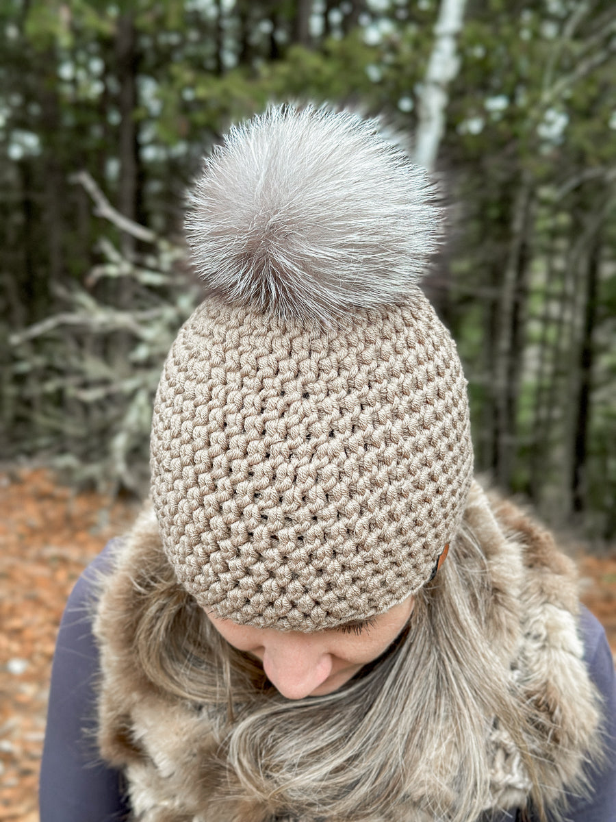 Merino beanie with recycled fur pompom