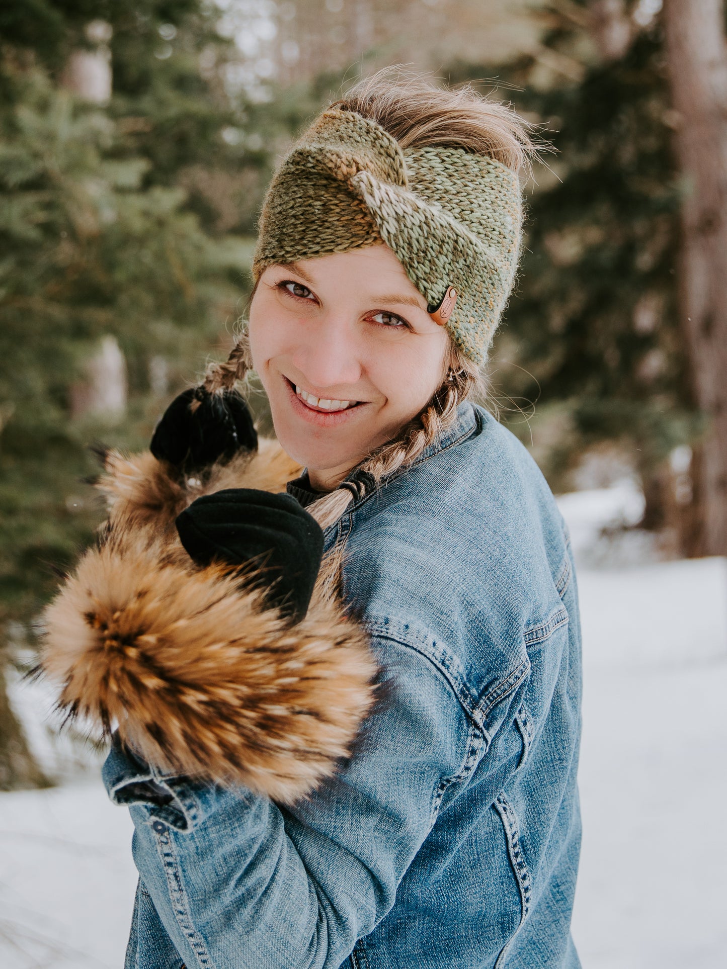 Cache oreille bandeau headband au tricot torsadé en laine douce fait à la main women's headband in soft, handmade woolen cable knit