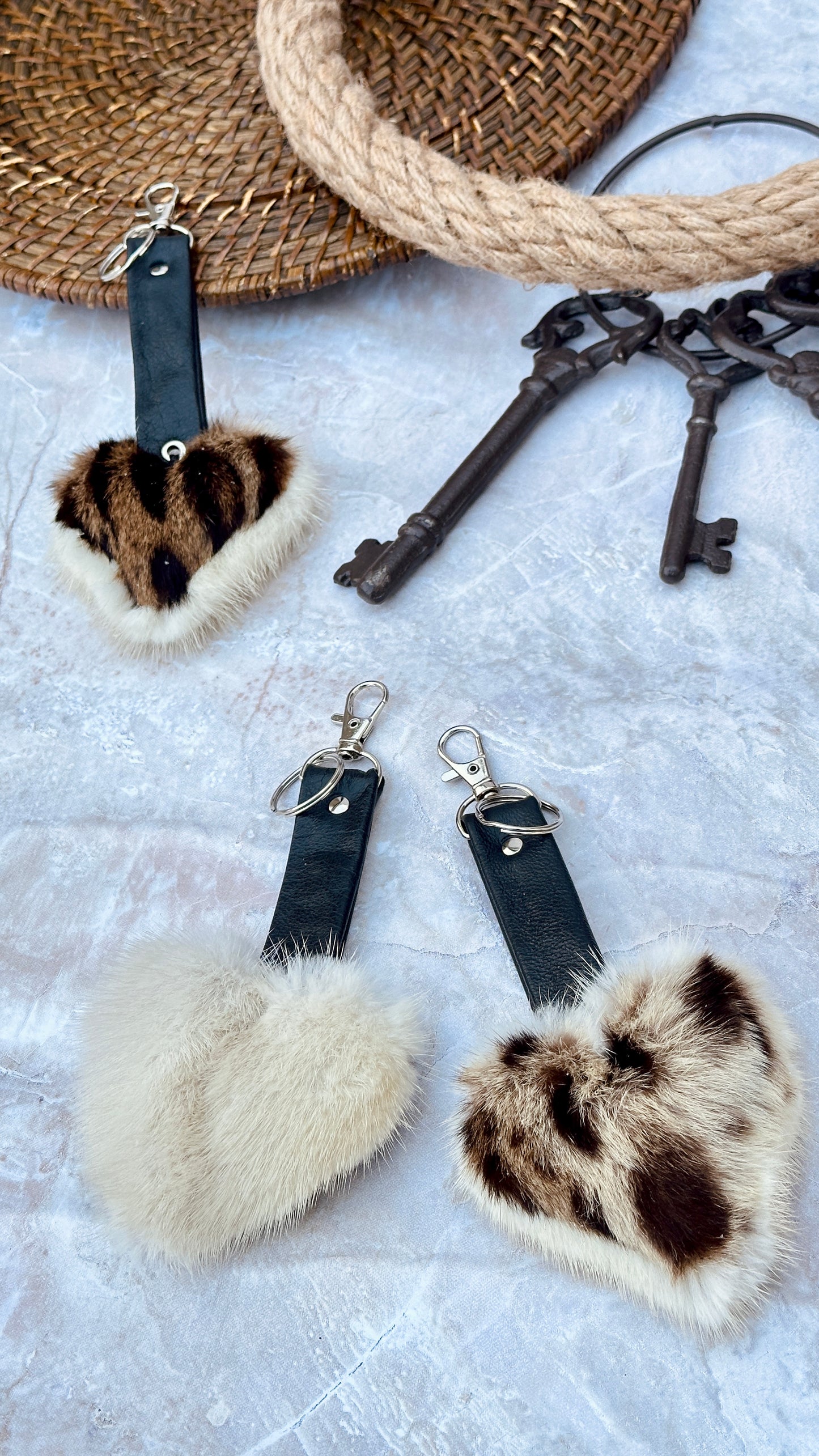 Porte clés en fourrure recyclée « p’tit coeur » Réversible