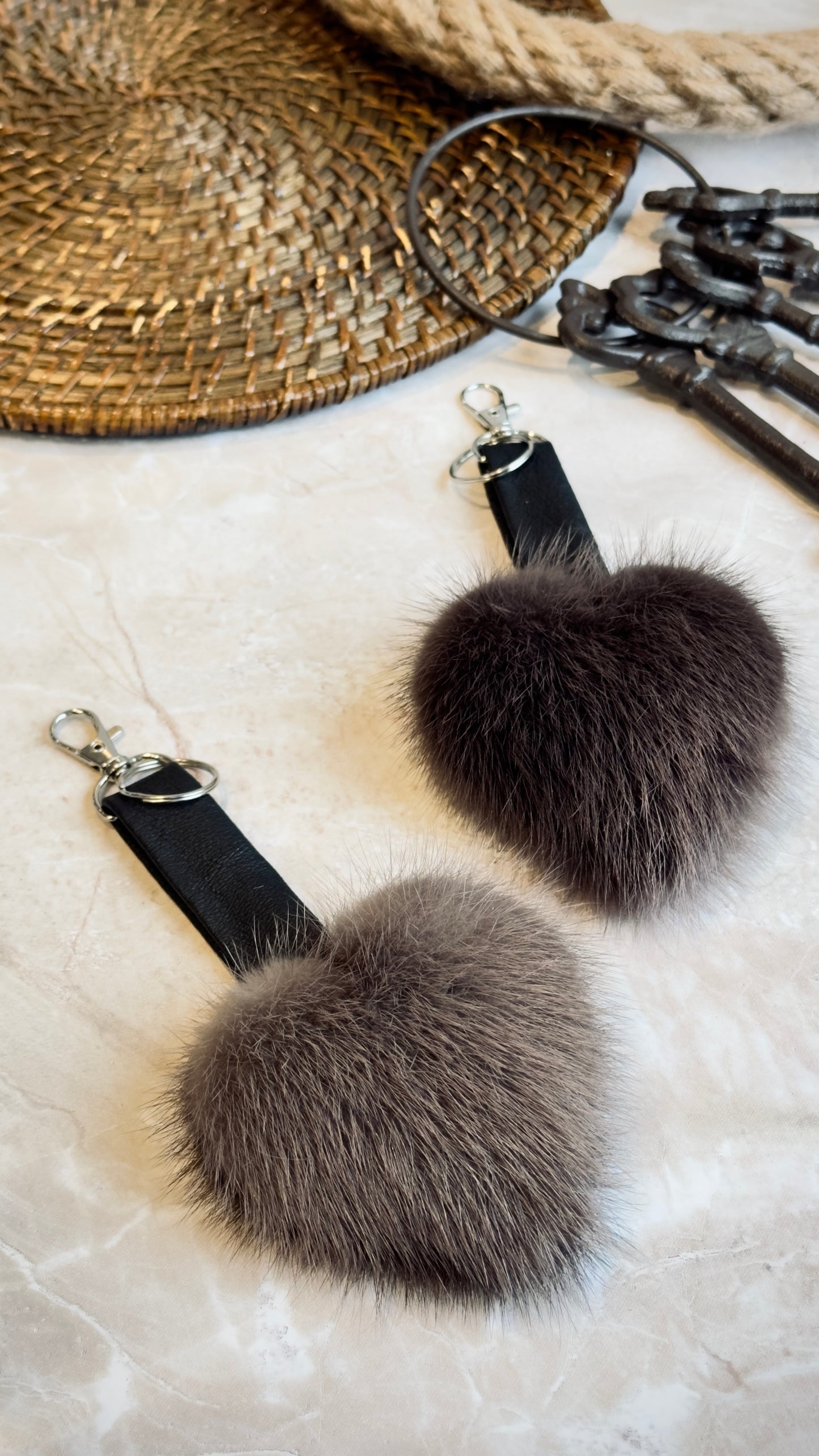 Porte clés en fourrure recyclée « p’tit coeur » Réversible