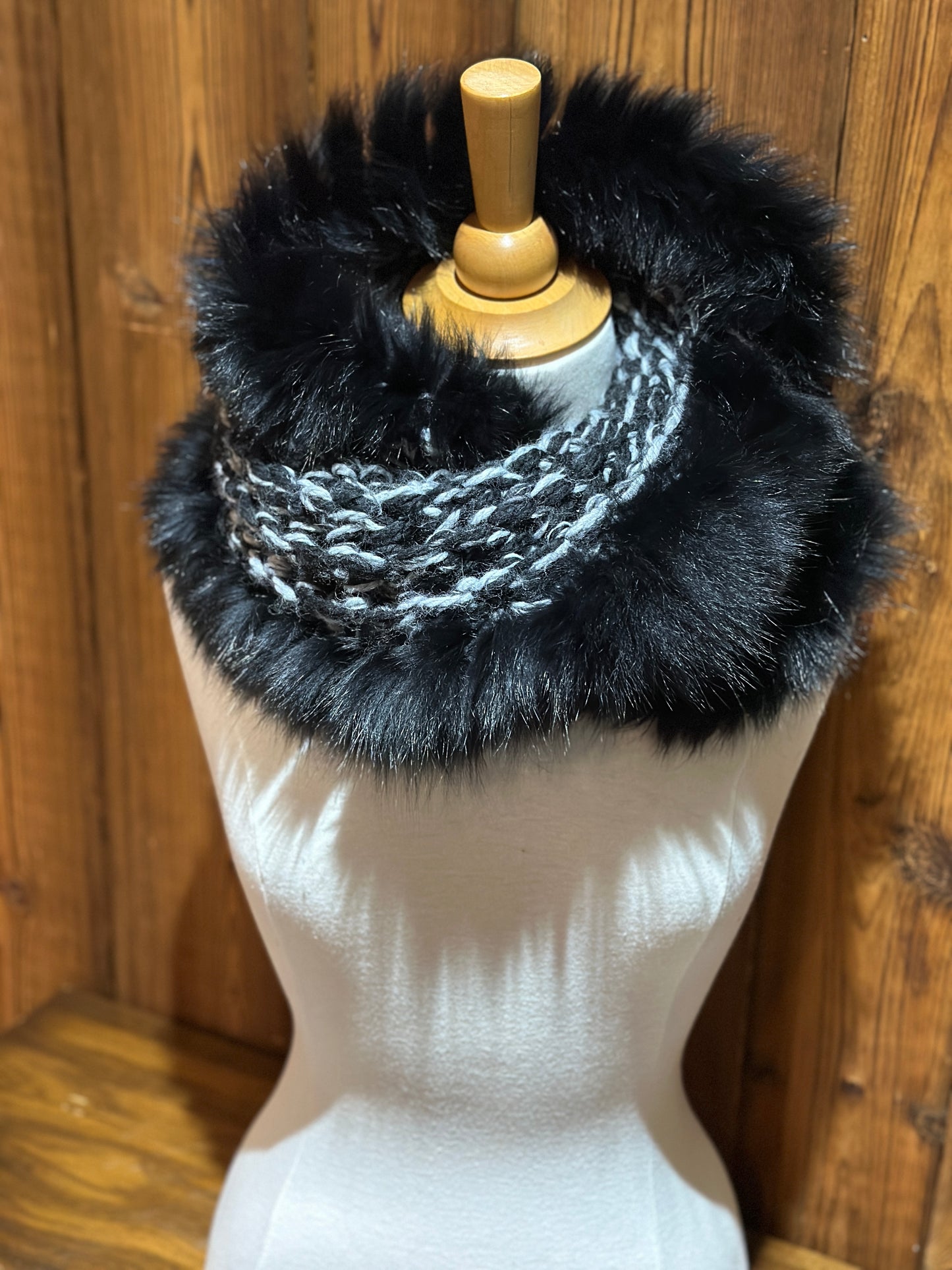 Foulard avec fourrure recyclée - Noir et gris