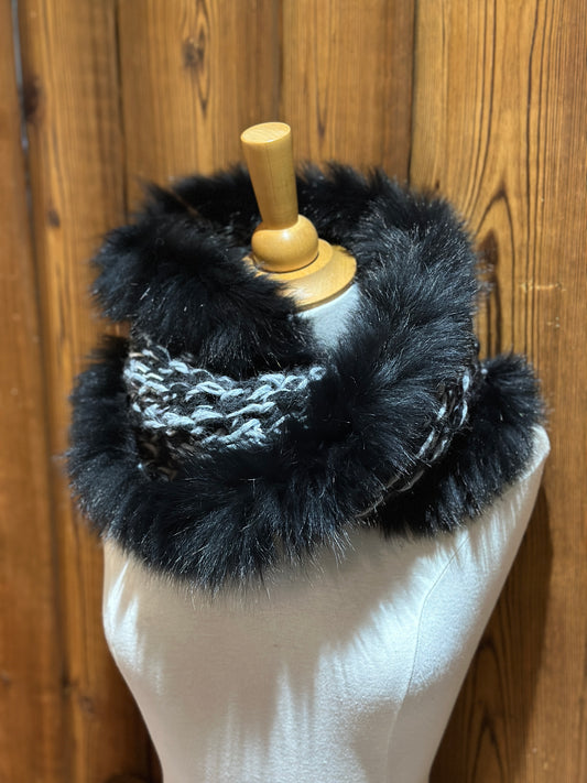 Foulard avec fourrure recyclée - Noir et gris
