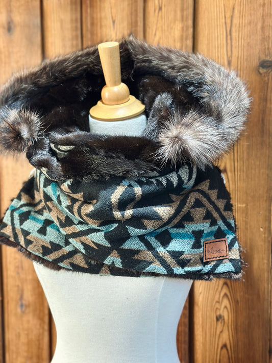 Foulard à capuchon amovible et réversible