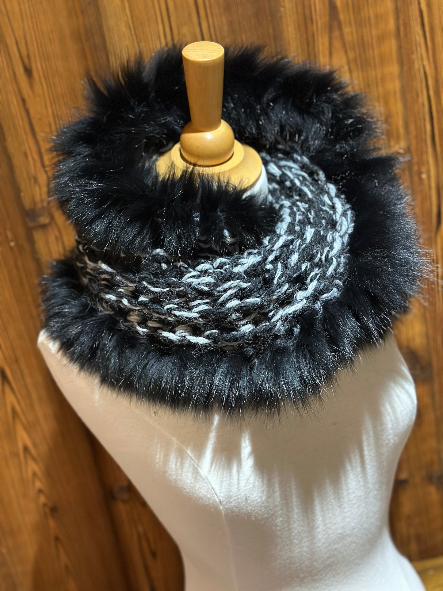 Foulard avec fourrure recyclée - Noir et gris