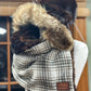 Foulard à capuchon amovible et réversible