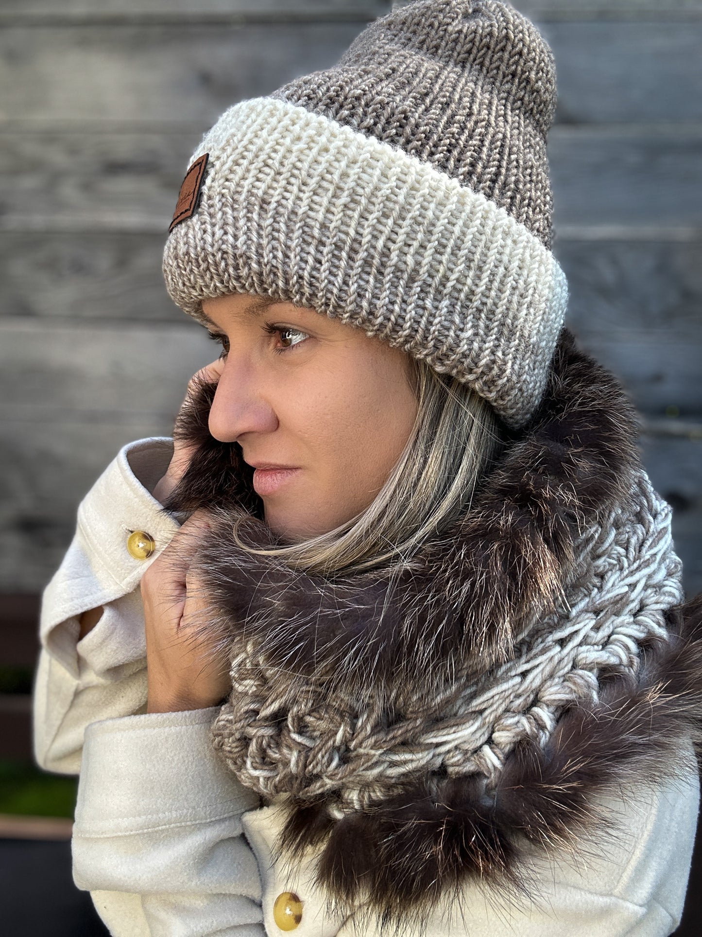 Ensemble tuque et foulard avec fourrure