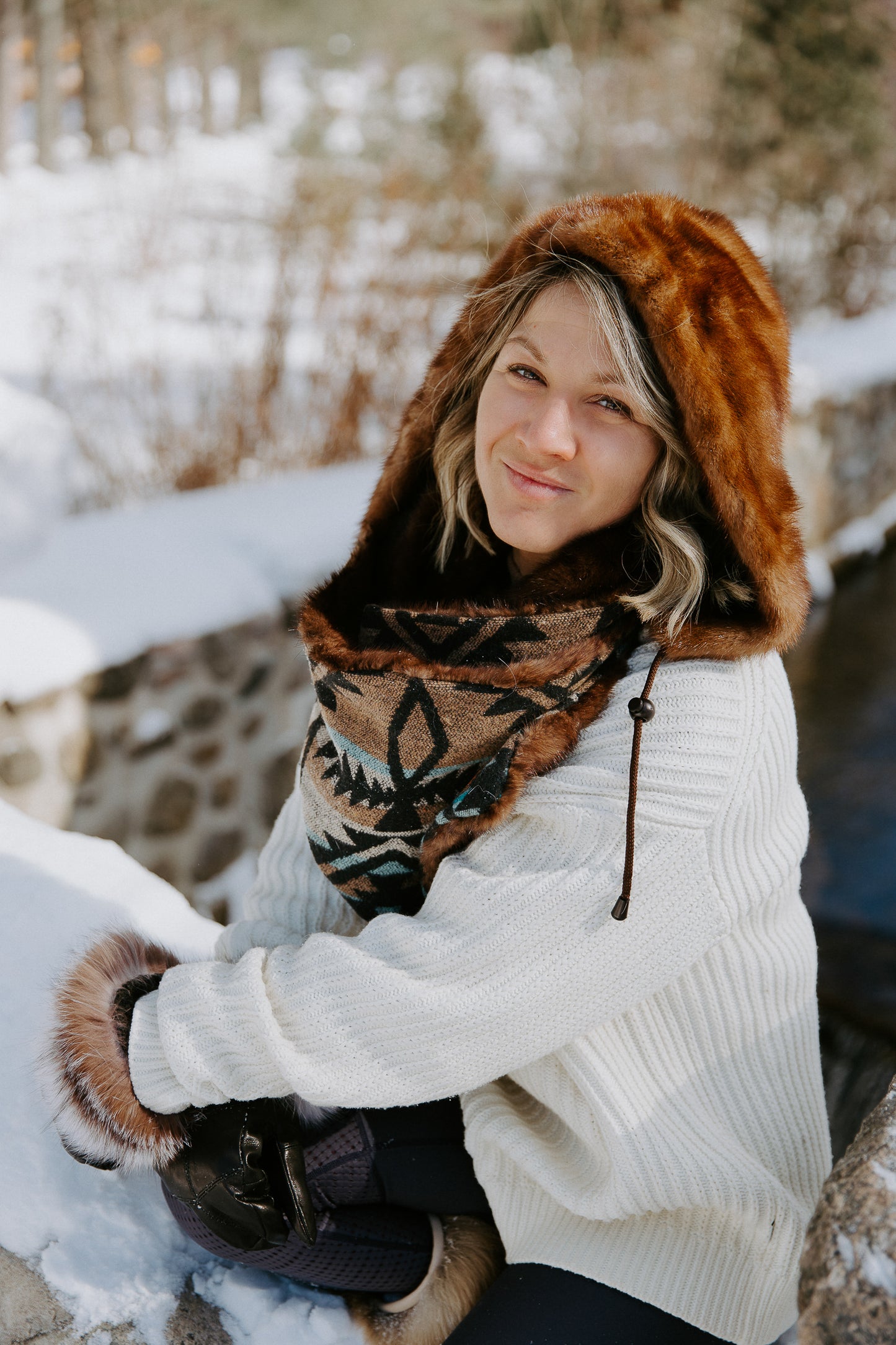 Foulard à capuchon amovible et réversible