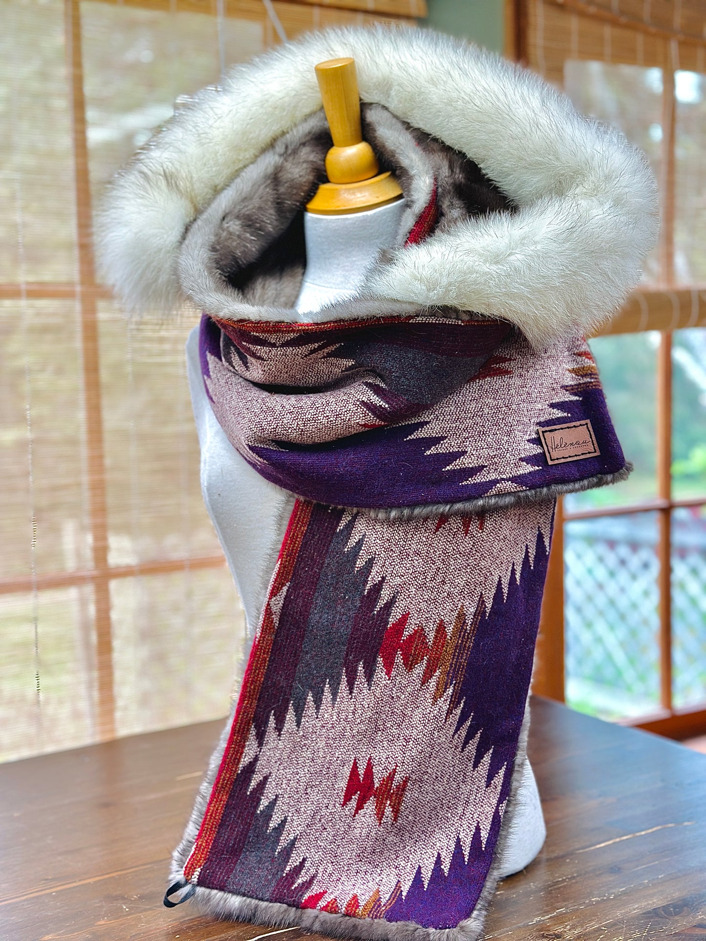 Foulard à capuchon amovible et réversible
