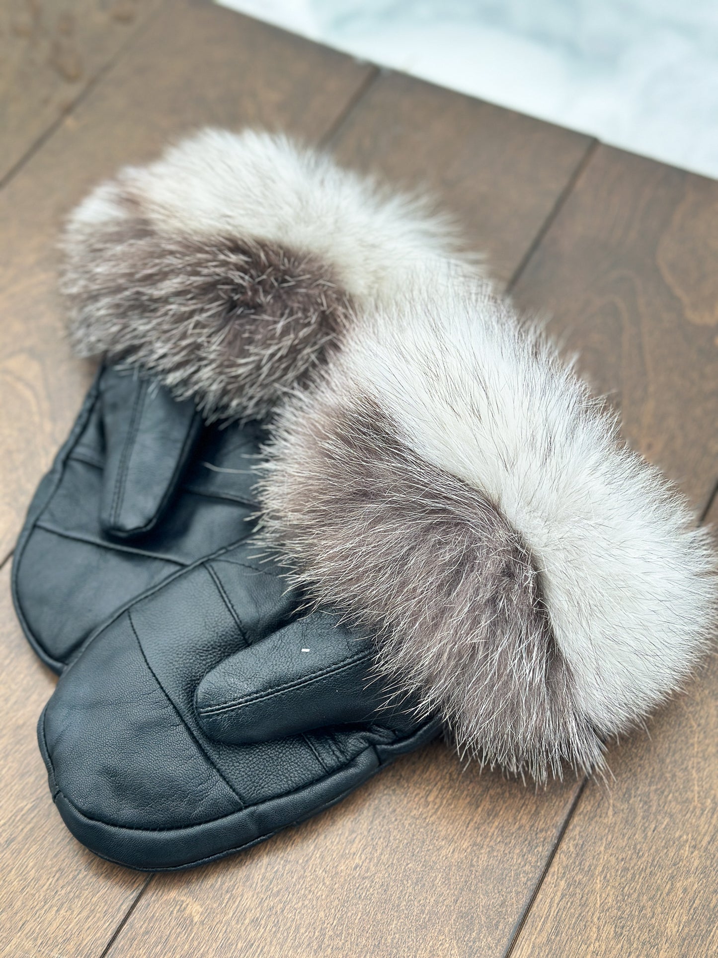 Mitaines en cuir noir avec fourrure recyclée- Renard