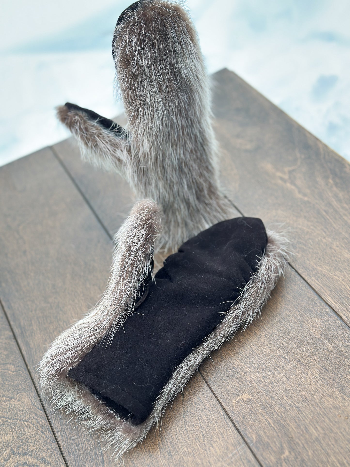 Mitaines en suède brun dessus fourrure recyclée