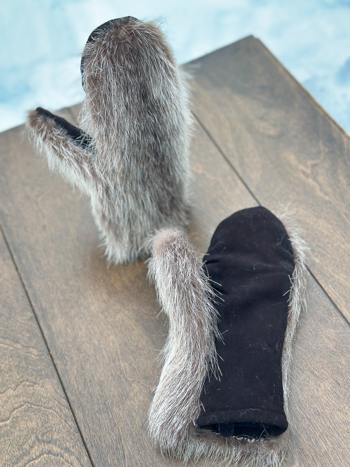 Mitaines en suède brun dessus fourrure recyclée