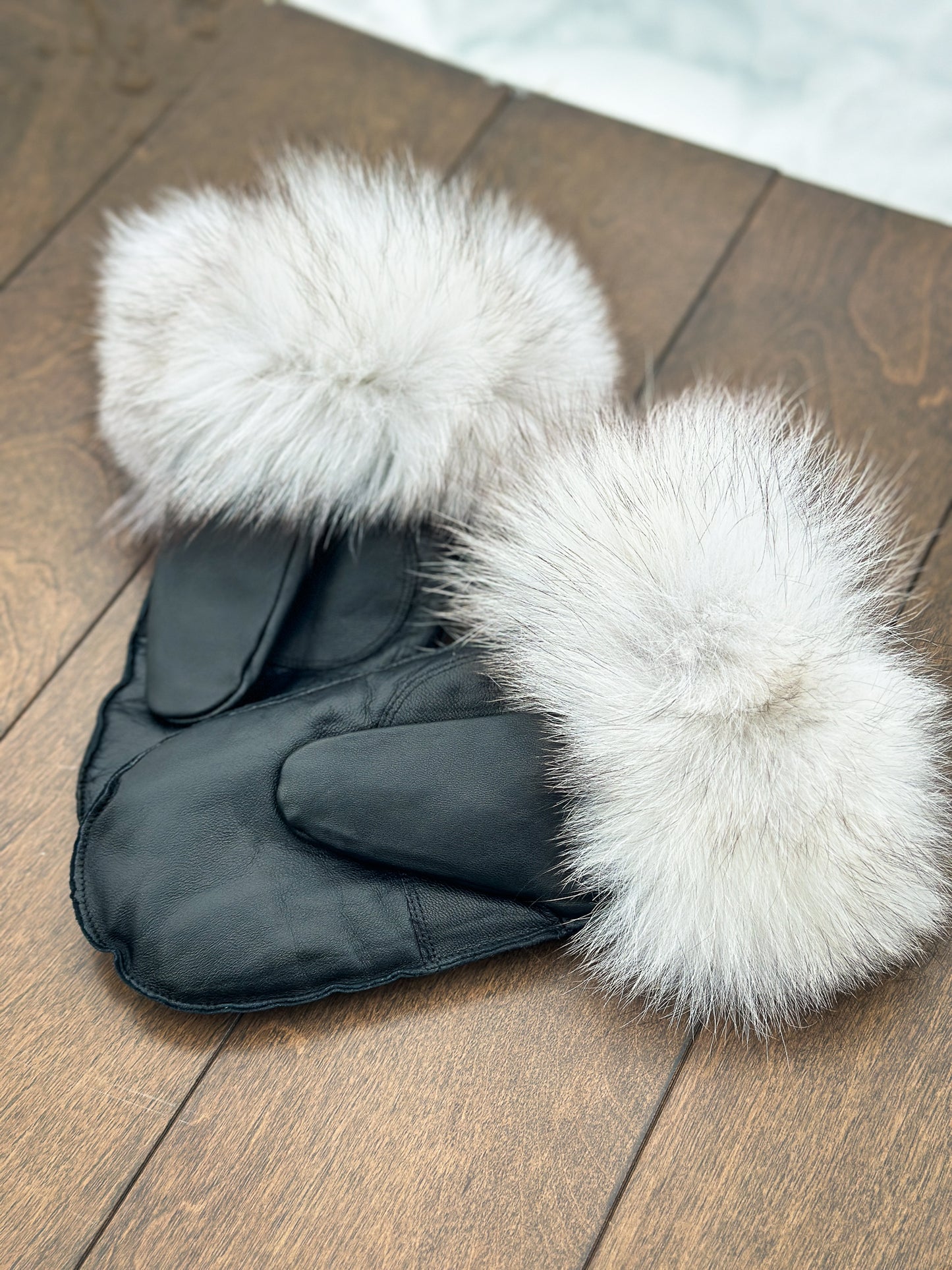 Mitaines en cuir noir avec fourrure recyclée- Renard