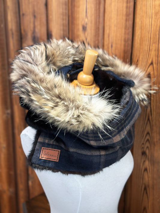 Foulard à capuchon amovible et réversible