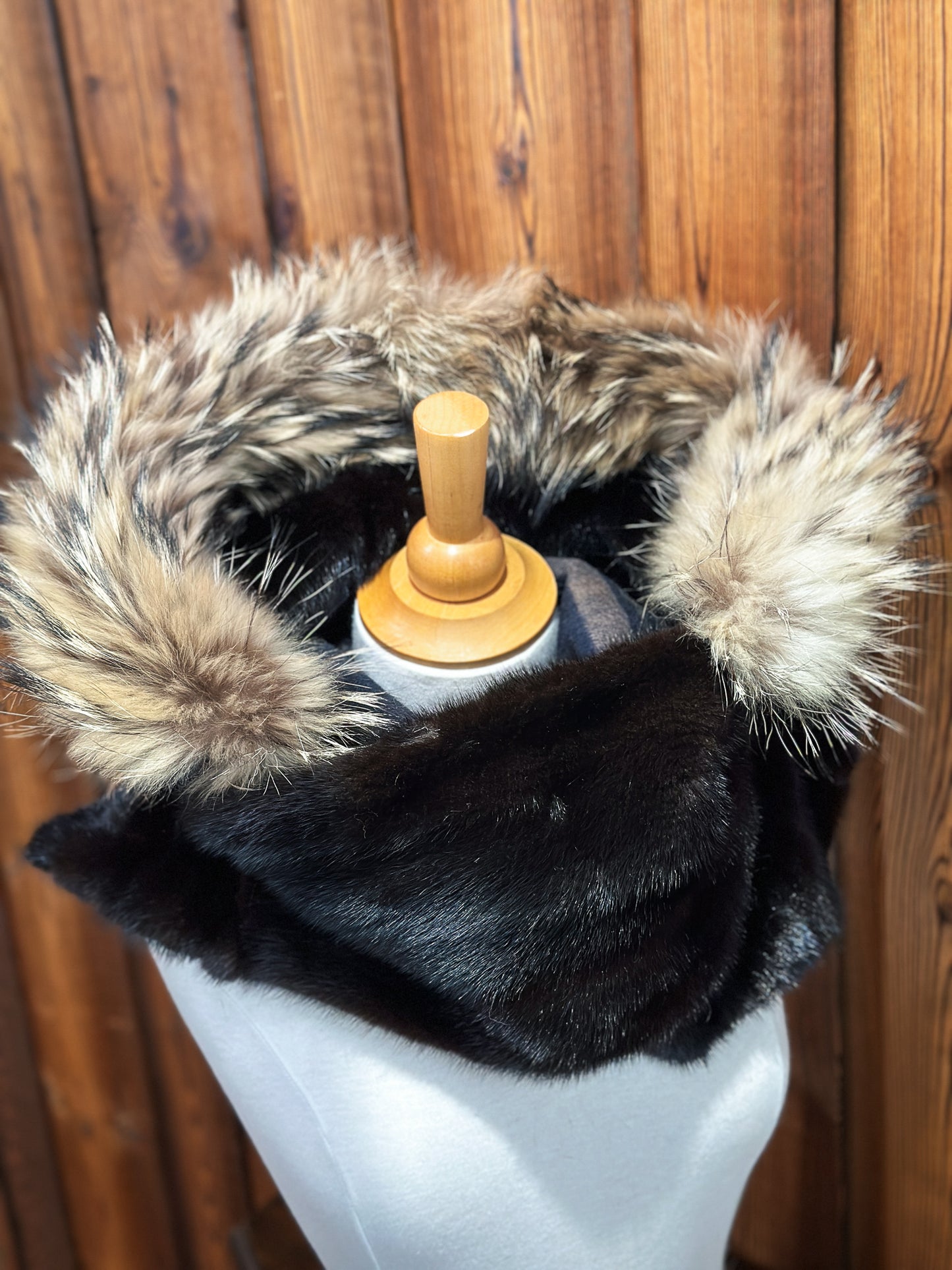 Foulard à capuchon amovible et réversible