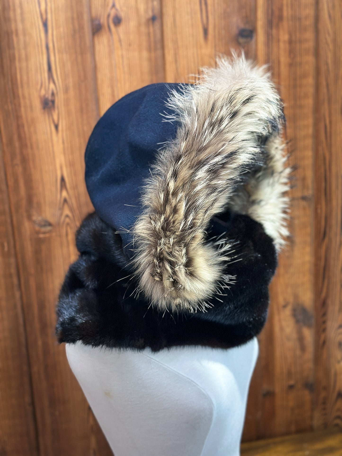 Foulard à capuchon amovible et réversible