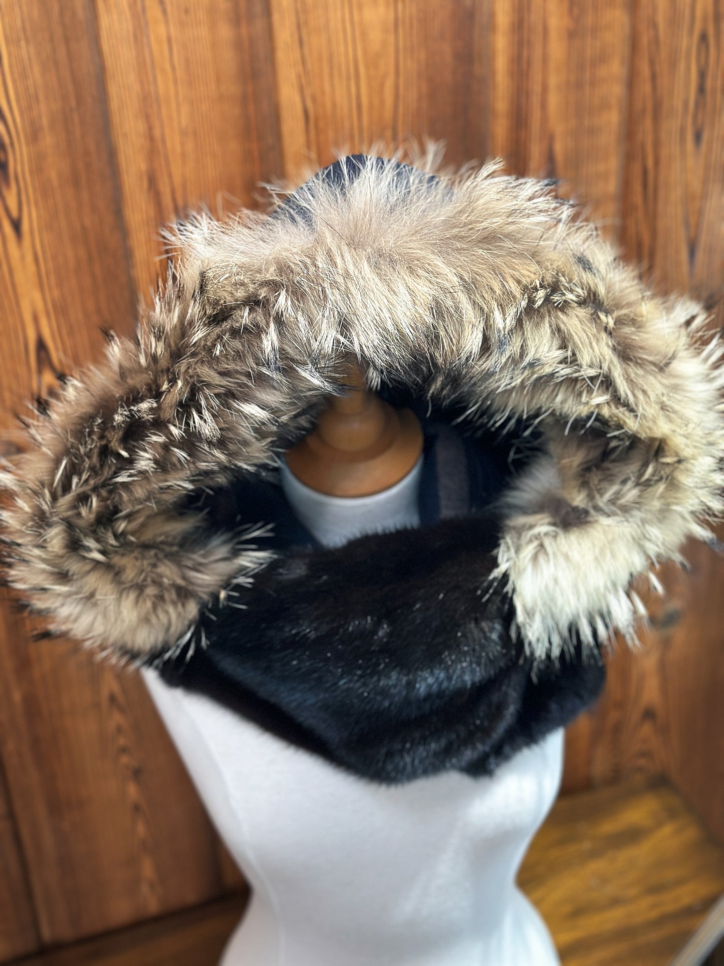 Foulard à capuchon amovible et réversible