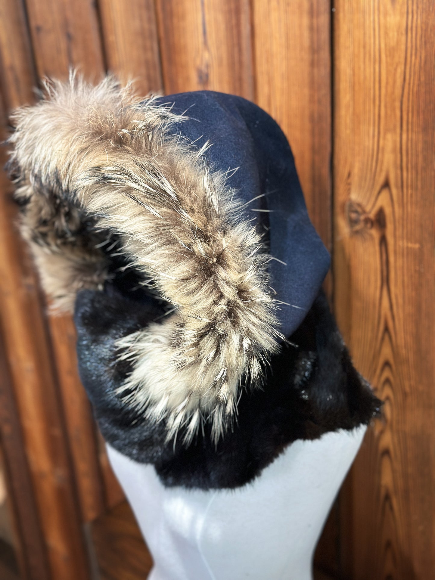 Foulard à capuchon amovible et réversible